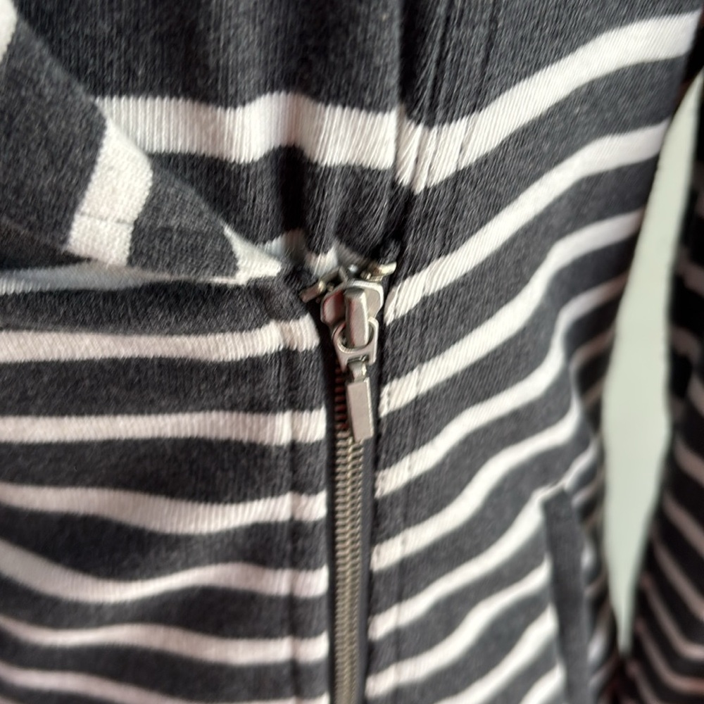 GAP Sweatshirt Jacket - Picture 6 of 7